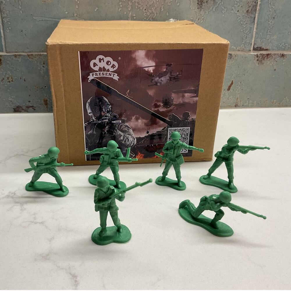 AMOR PRESENT 119PCS Army Men Action Figures Green NIB
